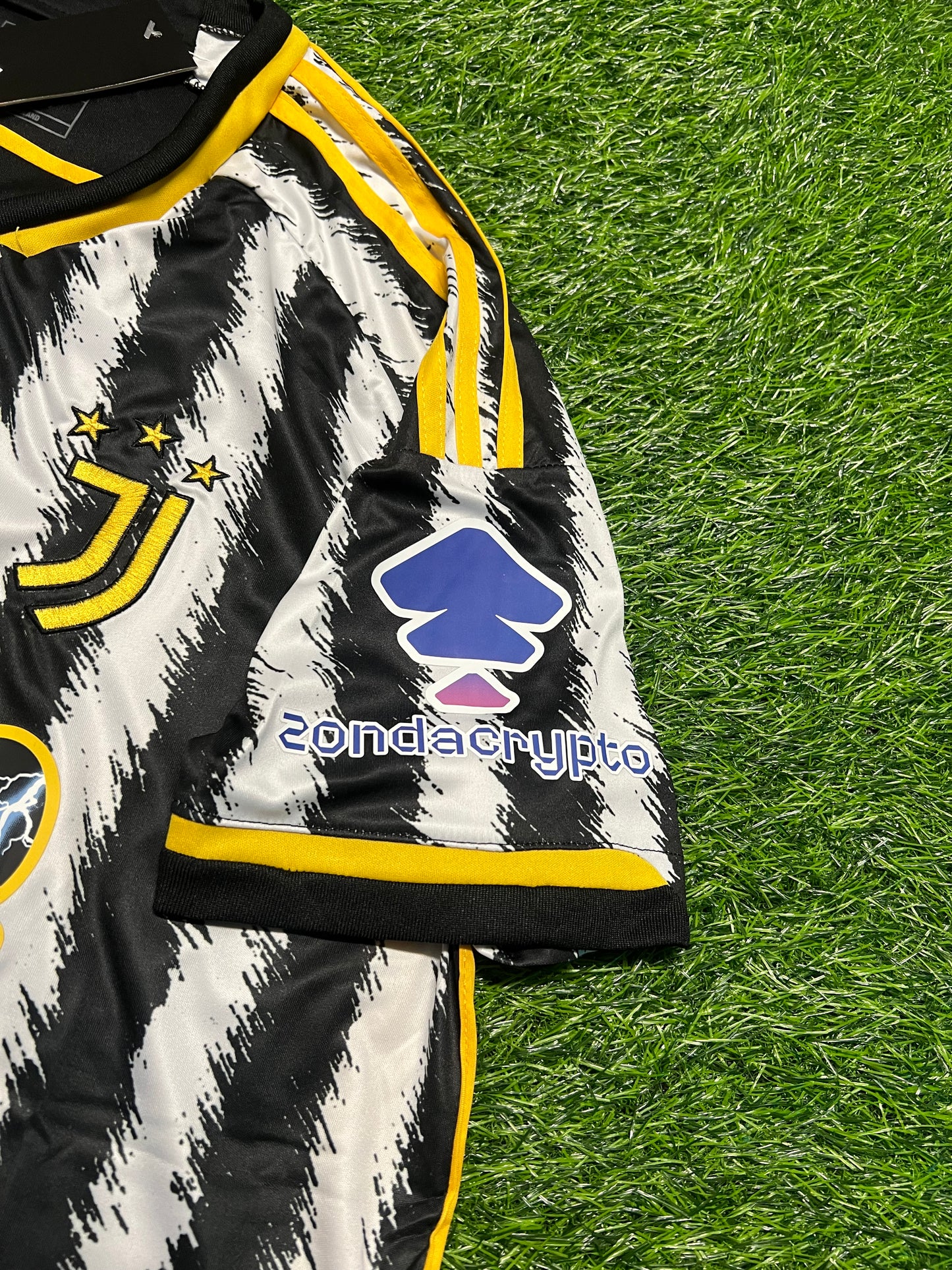 23/24 Juventus Home Jersey w/ Serie A Badges | Size: L